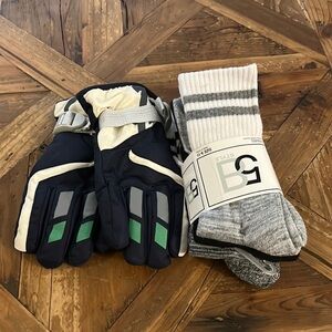 Gloves & socks 2 items